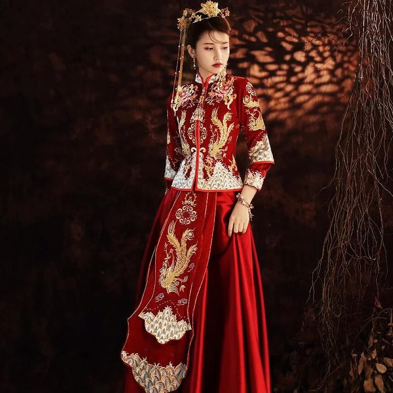 Regal Gown Phoenix Embroidery Double Sleeve Traditional Chinese Wedding Suit with Tassel Regal Gown Phoenix Embroidery Double Sleeve Traditional Chinese Wedding Suit with Tassel