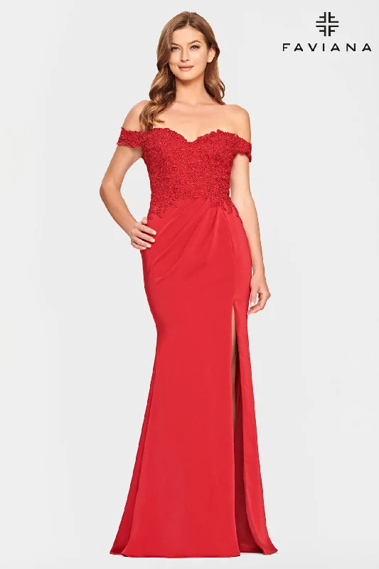 Long Strapless Dress With Lace Applique Bodice And Pleated Skirt In Extended Sizes