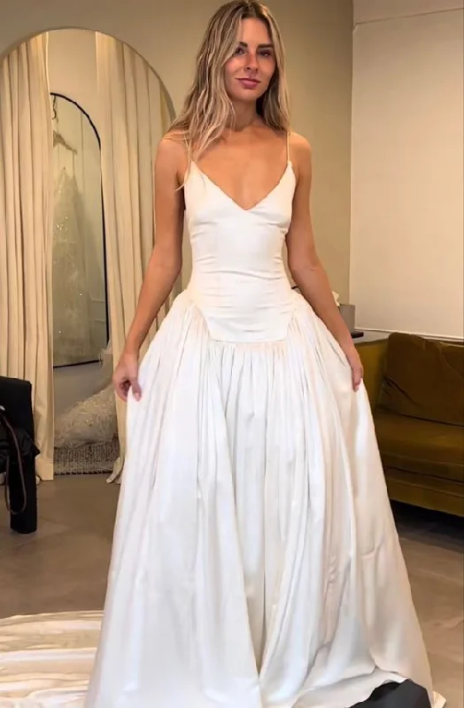 Scalloped Lace Dress A-Line Wedding Dresses Women V-Neck Long Bride Dress      fg6274