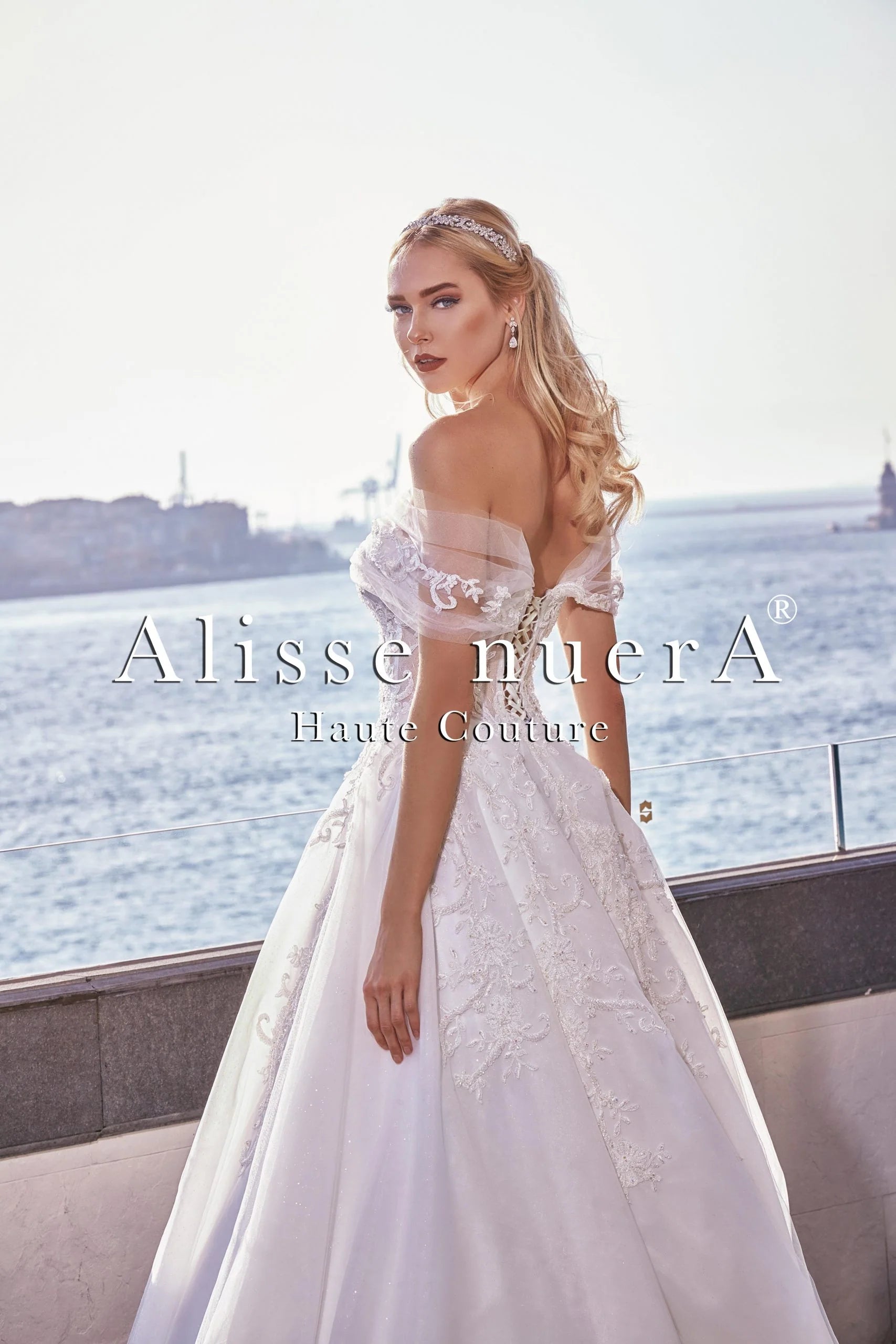 Sophisticated Dress Bateau Neck Wedding Dress with Embroidery and Tulle