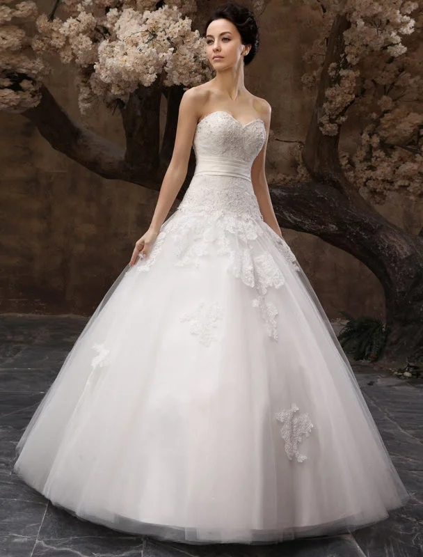 Ornate Lace Dress Floor-Length White Bridal Ball Gown Wedding Gown With Sweetheart Neck Applique Ornate Lace Dress Floor-Length White Bridal Ball Gown Wedding Gown With Sweetheart Neck Applique