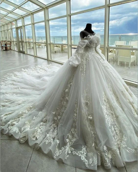 Bridal Gown Luxurious White Wedding Dress With Trail,White Bridal Dress    fg5832