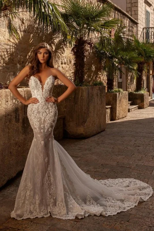 Designer Gown Trendy Long Sweetheart Strapless Mermaid Lace Wedding Dress with Applique Designer Gown Trendy Long Sweetheart Strapless Mermaid Lace Wedding Dress with Applique
