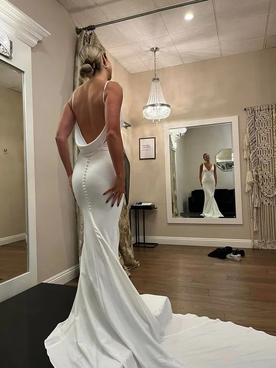 Unique Wedding Gown V-Neck Sleeveless Mermaid White Wedding Dress Spaghetti Straps Backless Bridal Gown fg6335 Unique Wedding Gown V-Neck Sleeveless Mermaid White Wedding Dress Spaghetti Straps Backless Bridal Gown fg6335